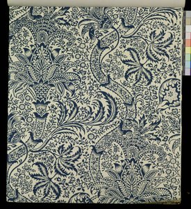 ネイビーブルーの海藻風デザインの壁紙 作： William Morris